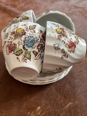 STAFFORDSHIRE BOUQUET by Johnson Brothers of England Tea Cup & Saucer 8 Pc Set